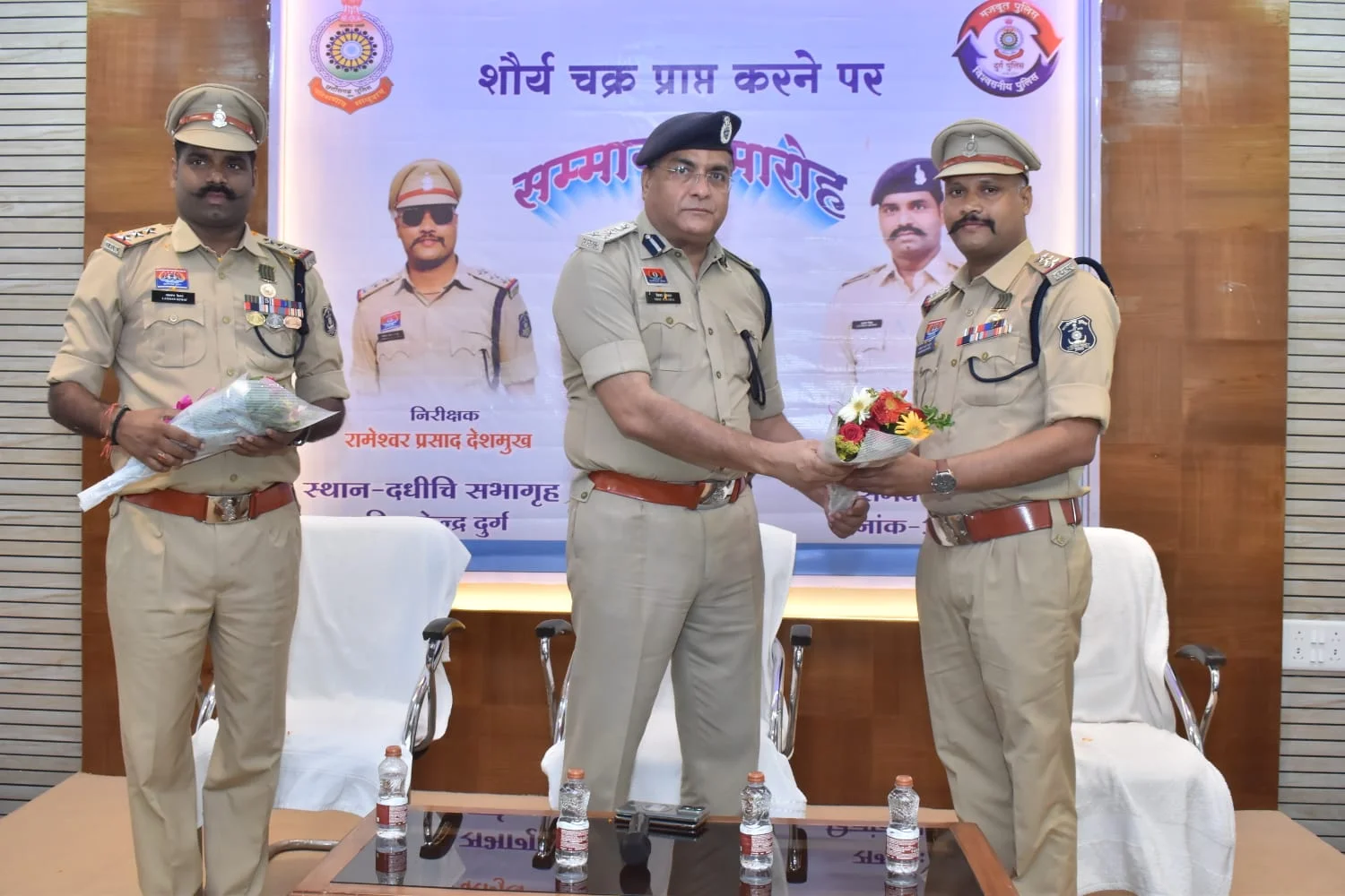 शौर्य चक्र से सम्मानित निरीक्षक लक्ष्मण केवट एवं निरीक्षक रामेश्वर प्रसाद देशमुख का दुर्ग पुलिस द्वारा नागरिक अभिनंदन