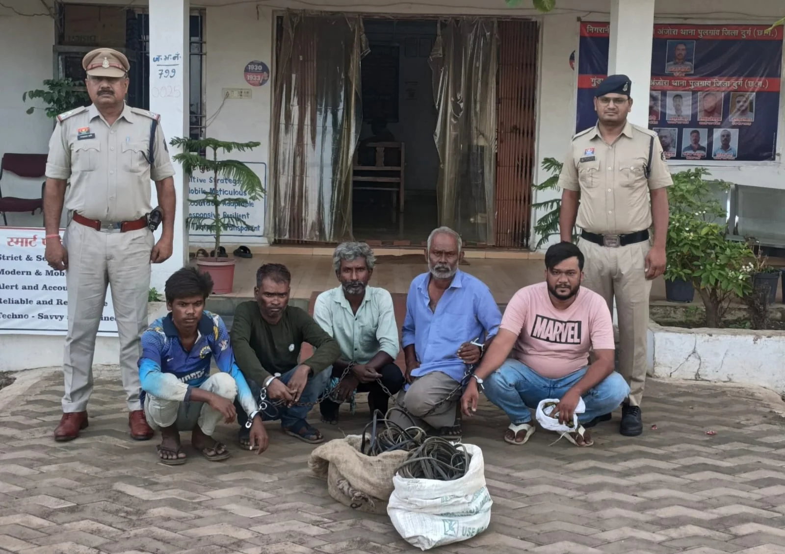 ट्यूबवेल से कॉपर वायर चोरी करने वाले और चोरी का माल खरीदने वाले 5 आरोपी गिरफ्तार