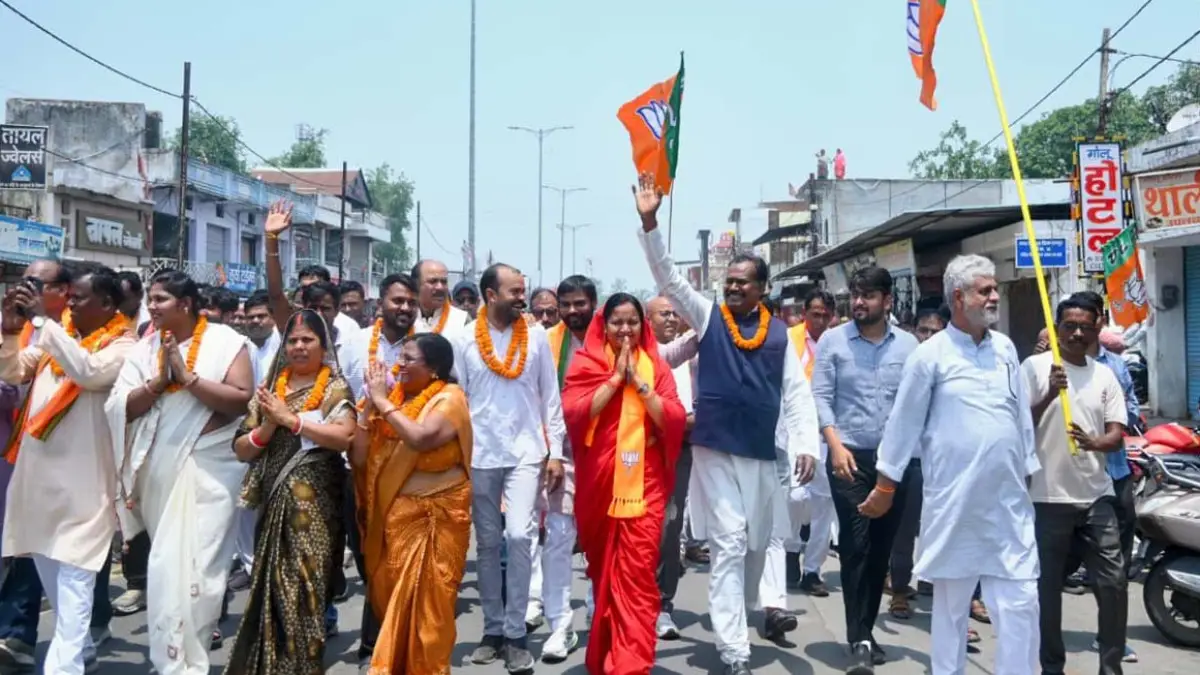 मंत्री लक्ष्मी राजवाड़े की मेहनत रंग लाई : शिवनंदनपुर नगर पंचायत में खिला कमल, अध्यक्ष के साथ 7 पार्षद भी जीते