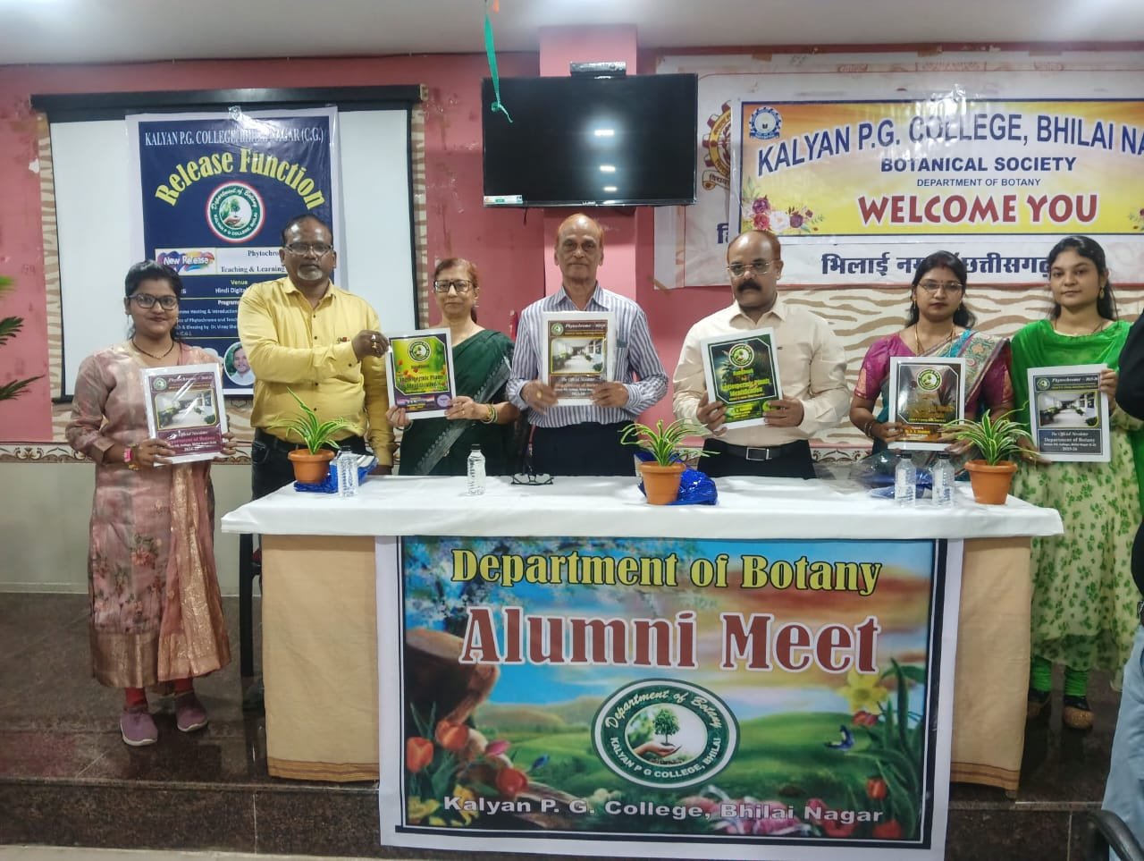 एलुमनी मीट में ताज़ा हुई पुरानी यादें, पत्रिका का हुआ विमोचन